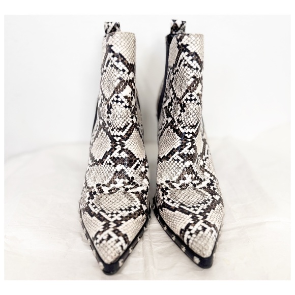 CHARLES DAVID Dodger White Black Snakeskin Print Duke Ankle Boots Size 8 NEW - Picture 2 of 8